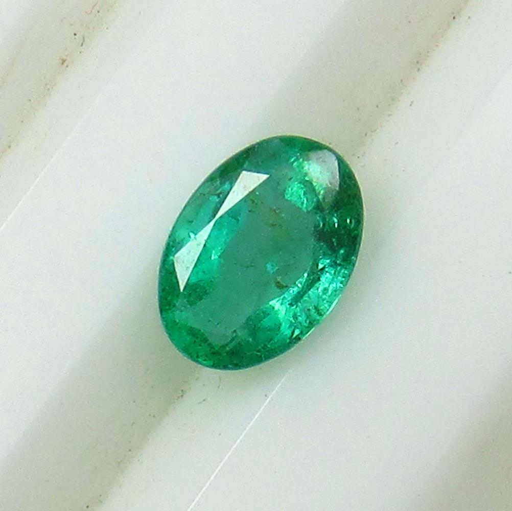 0.82 Ct Natural Zambian Emerald Oval Cut (1 of 2)