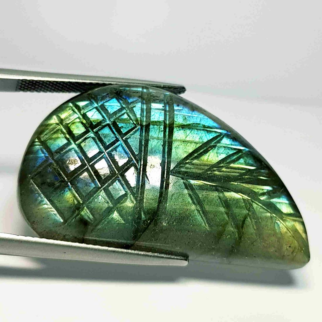 52.57 ct Natural Labradorite Fancy Flower Cabochon: No Reserve! Title:52.57 ct Natural Labradorite Fancy Flower Cabochon Color/Clarity: IF / VVS Carat Weight: 52.57 Size/Dimensions: 37.85 x 21.35 x 8.00 Additional Information: Fancy / USA Shipping: Do