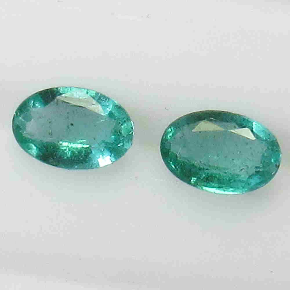 0.90 Cts Natural Emerald 2 Pcs (1 of 2)