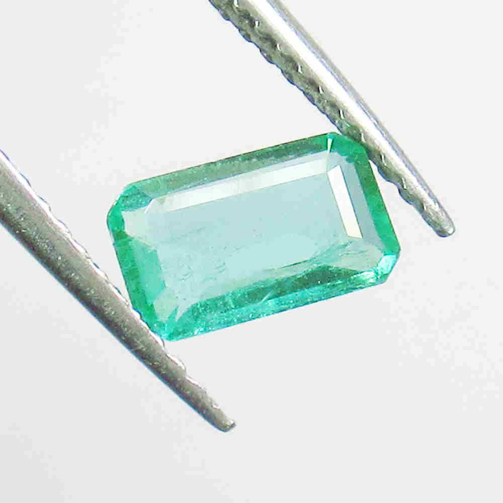 0.72 Cts Natural Emerald (1 of 2)