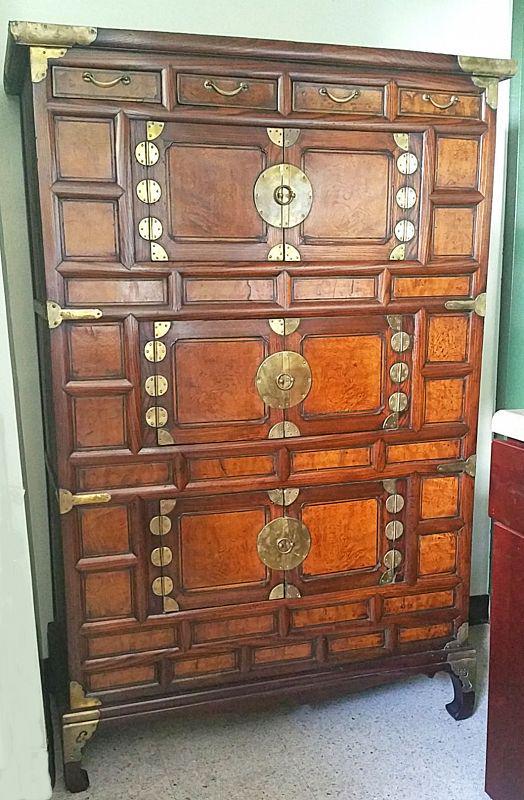 Beautiful Three Level Chest of Fine Zelkova Burlwood (1 of 3)