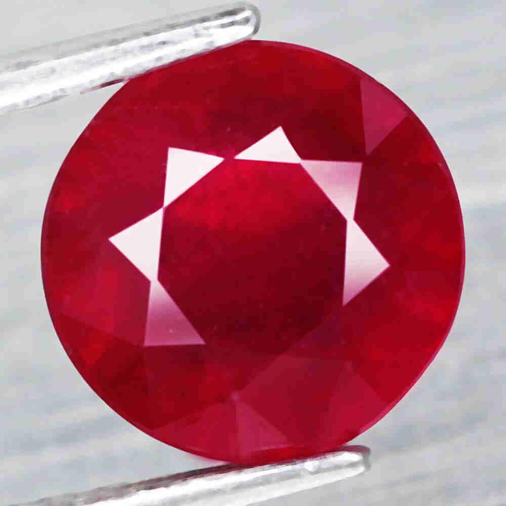 2,14 cts Natural Round Blood Red Ruby (1 of 3)