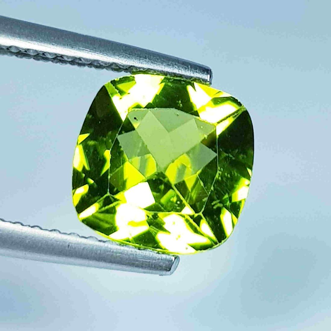 2.30 Ct Natural Peridot Cushion Cut: No Reserve! Title: 2.30 Ct Natural Peridot Cushion Cut Color/Clarity: IF - VVS Gemstones: Loosegemstone Carat Weights: 2.3 Size/Dimensions: 8.10 x 8.00 x 4.60 Additional Information: Cushion / Pakista