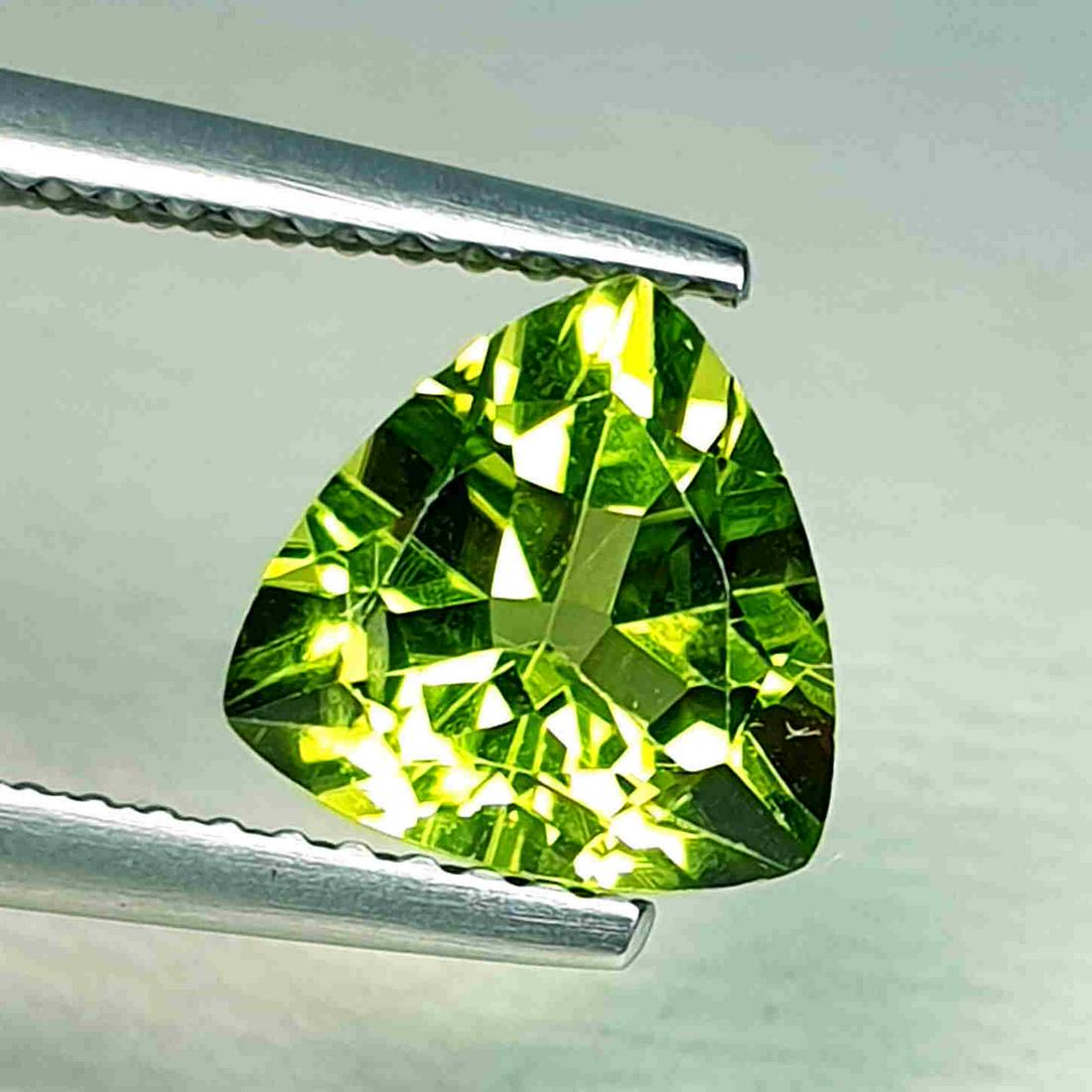 Natural Peridot Triangle Cut 2.12 ct (1 of 4)
