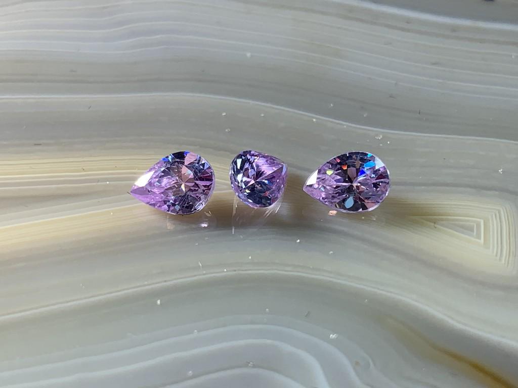Cubic Zircon Tear Drop Shaped Mixed Lot 3.9 Carats: No Reserve! Title: Cubic Zircon Tear Drop Shaped Mixed Lot 3.9 Carats Loose Gemstones Additional Information: Cubic Zircon Tear Drop Shaped Mixed Lot 3.9 Carats Loose Gemstones Shipping: Domestic: Fla