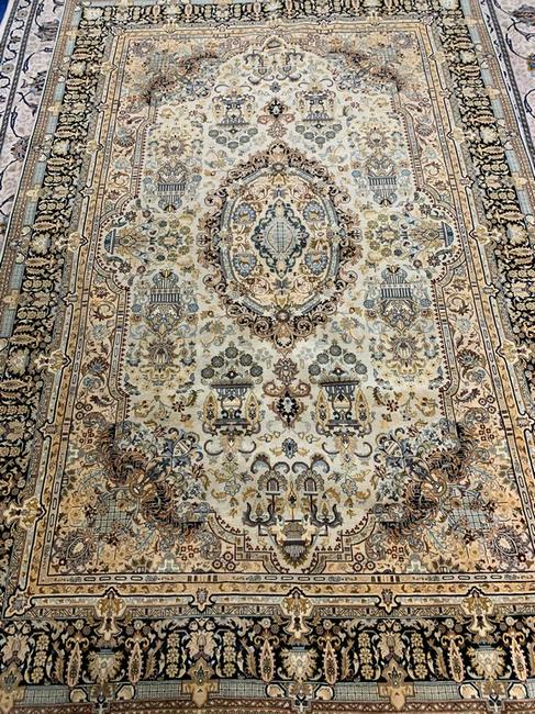 Semi Antique Hand Woven Persian Tabriz 8.9x6 ft: Title: Semi Antique Hand Woven Persian Tabriz 8.9x6 ft Origin: 1980 Size: 8.9x6 ft Material: Iran Circa:100 % Wool Description: Semi Antique Hand Woven Persian Tabriz 8.9x6 ft Reserve: $300.00 Shippin