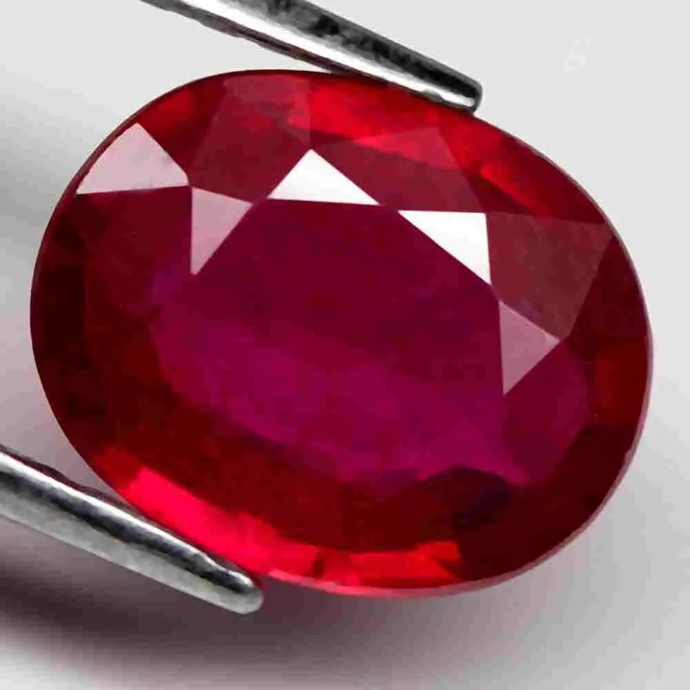 2,94 cts Natural Oval Blood Red Ruby (1 of 3)