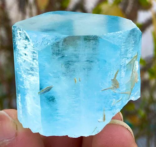 547 Carats Top Quality Damage Free Amazing Well: Title: 547 Carats Top Quality Damage Free Amazing Well Terminated Blue Color Aquamarine Healing Crystal Origin: Pakistan Description: Treatment: None Condition: Natural Name: Aquamarine Beryl Color: B