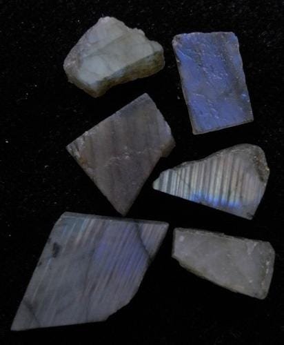 18 GRAM SET OF 6 IRIDESCENT LABRADORITE: Title: 18 GRAM SET OF 6 IRIDESCENT LABRADORITE Origin: Ampanihy, Atsimo-Andrefana, Madagascar Size: 1.5-3 cm / 18 gram set of 6 iridescent, multicolor & translucent labradorite Reserve: $5.00 Shipping
