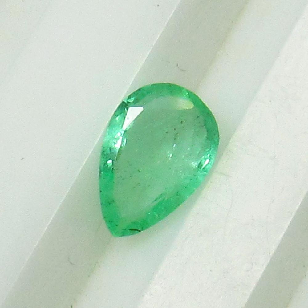 0.74 Ct Natural Colombian Emerald Pear Cut (1 of 2)