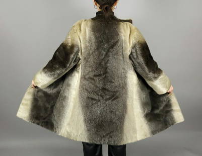 30's Silver Pearl Seal Fur Coat Size L: Title: 30's Silver Pearl Seal Fur Coat Size L Dimension: Important details , (measurements are approximate):length from collar: 100cm/39.37in; Shoulders:44cm/17.32in; Arms length:58cm/22.83in; Chest:1