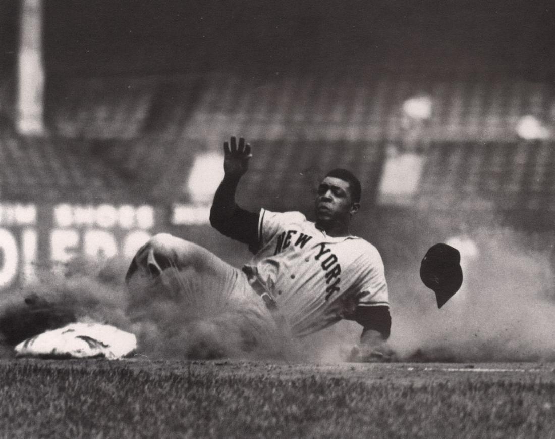 ROGER RIGER - Willie Mays steals Third, New York at (1 of 1)