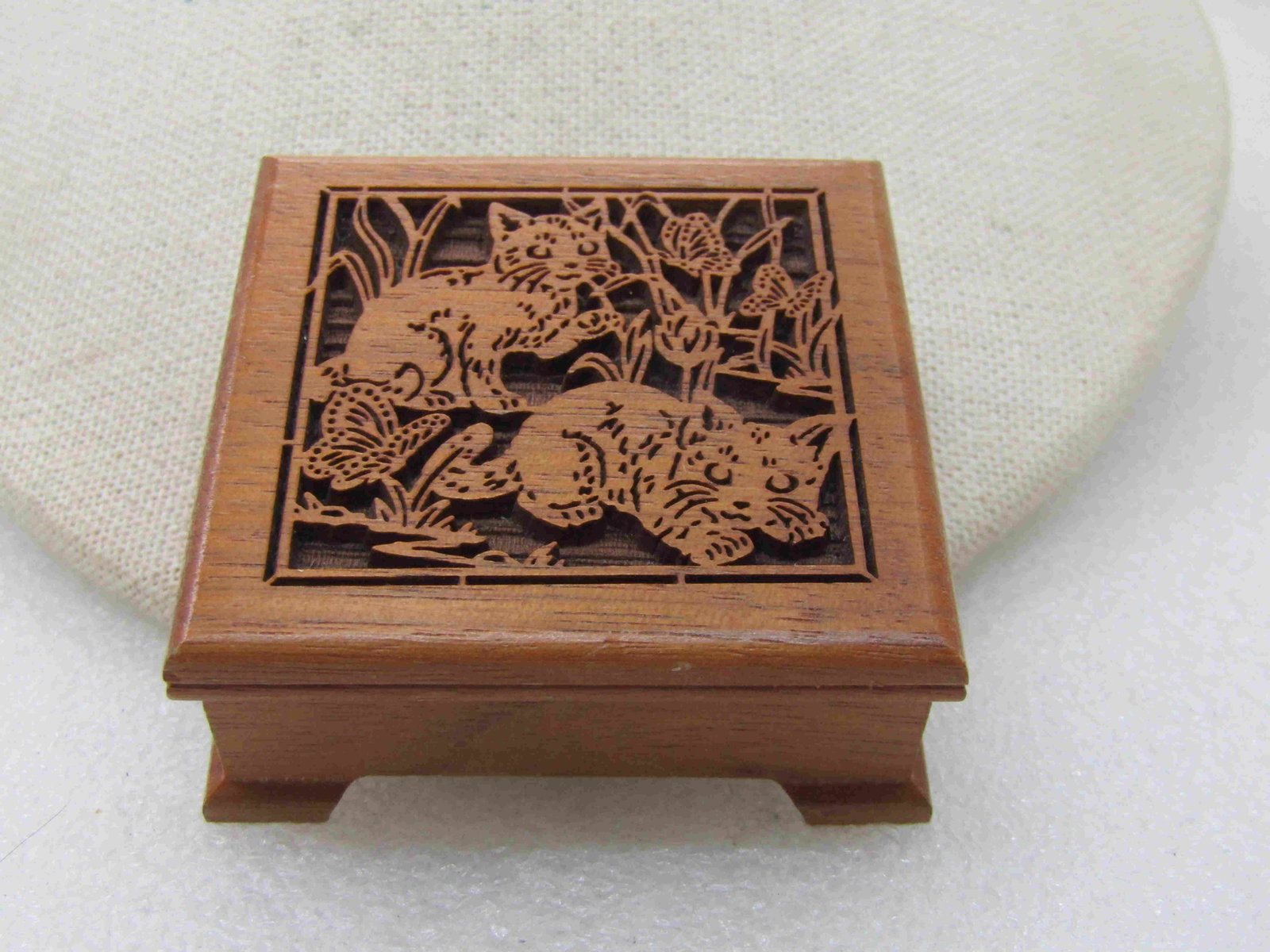 Vintage Laser Memories Carved Cats & Butterfly Music: Vintage Laser Memories Carved Cats & Butterfly Music Box, 2-1/8" Square. It is not a box that opens, darling laser engraved with two cars or cittens in grass playing with butterflies. Plays the song M