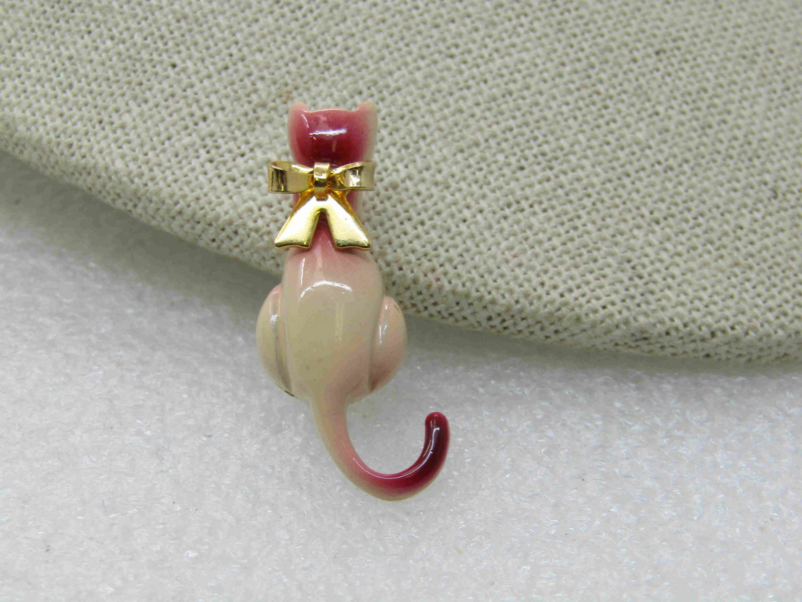 Vintage Enameled Cat With Bow Brooch, Rear View, 1-3/8" (1 of 6)