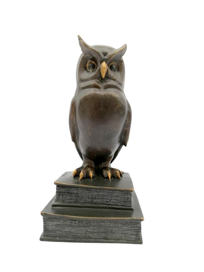 Bronze statue of a wise owl on books (1 of 9)