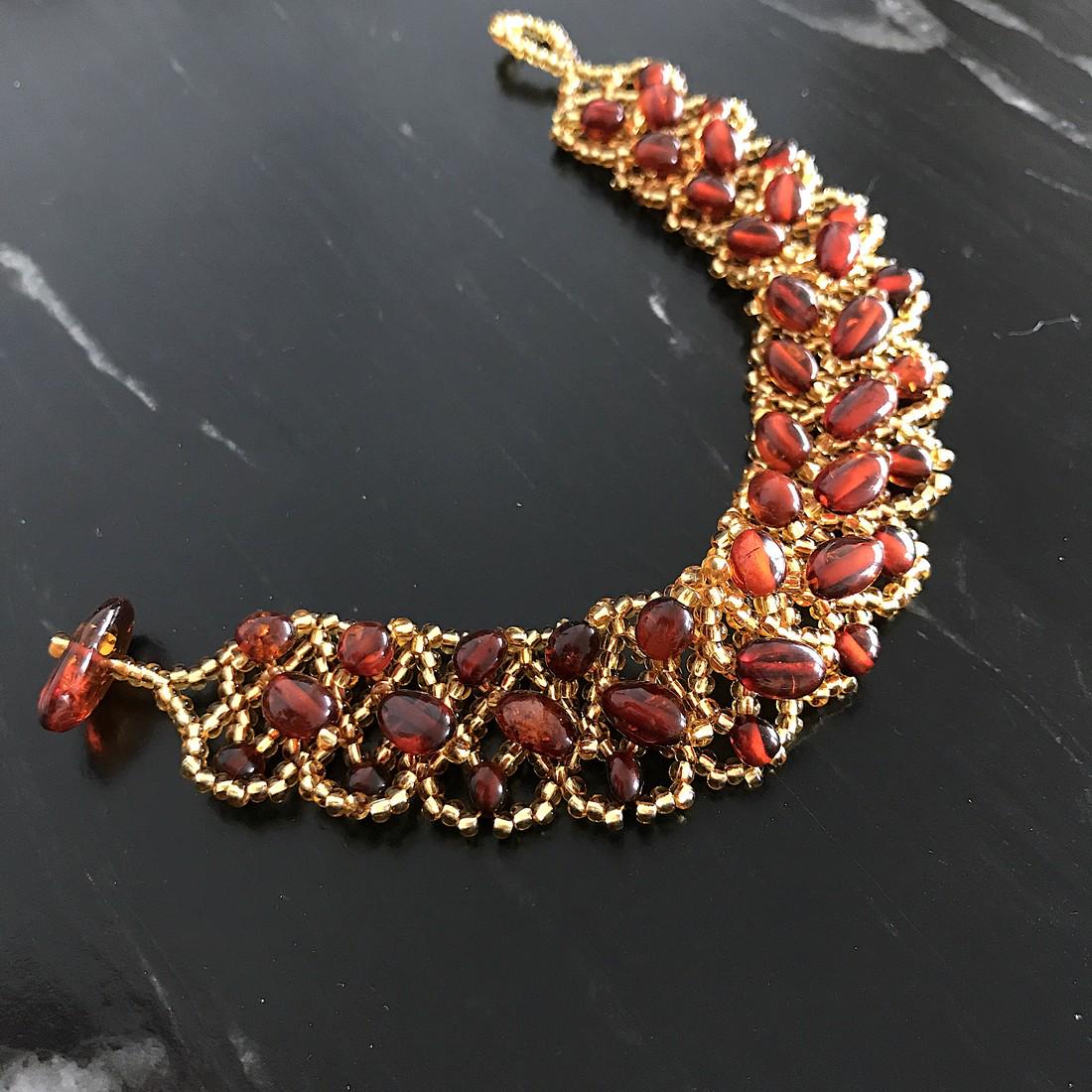 Staggering Amber Bracelet made from Oval shaped Amber: Title: Staggering Amber Bracelet made from Oval shaped Amber beads Metal: None Gemstone: Amber Weight: 10.6 g Size: Size: 20.0 x 160.0 x 7.0 mm Bead size: 5.0 x 5.0 mm Made of: Whole Stone Additional 