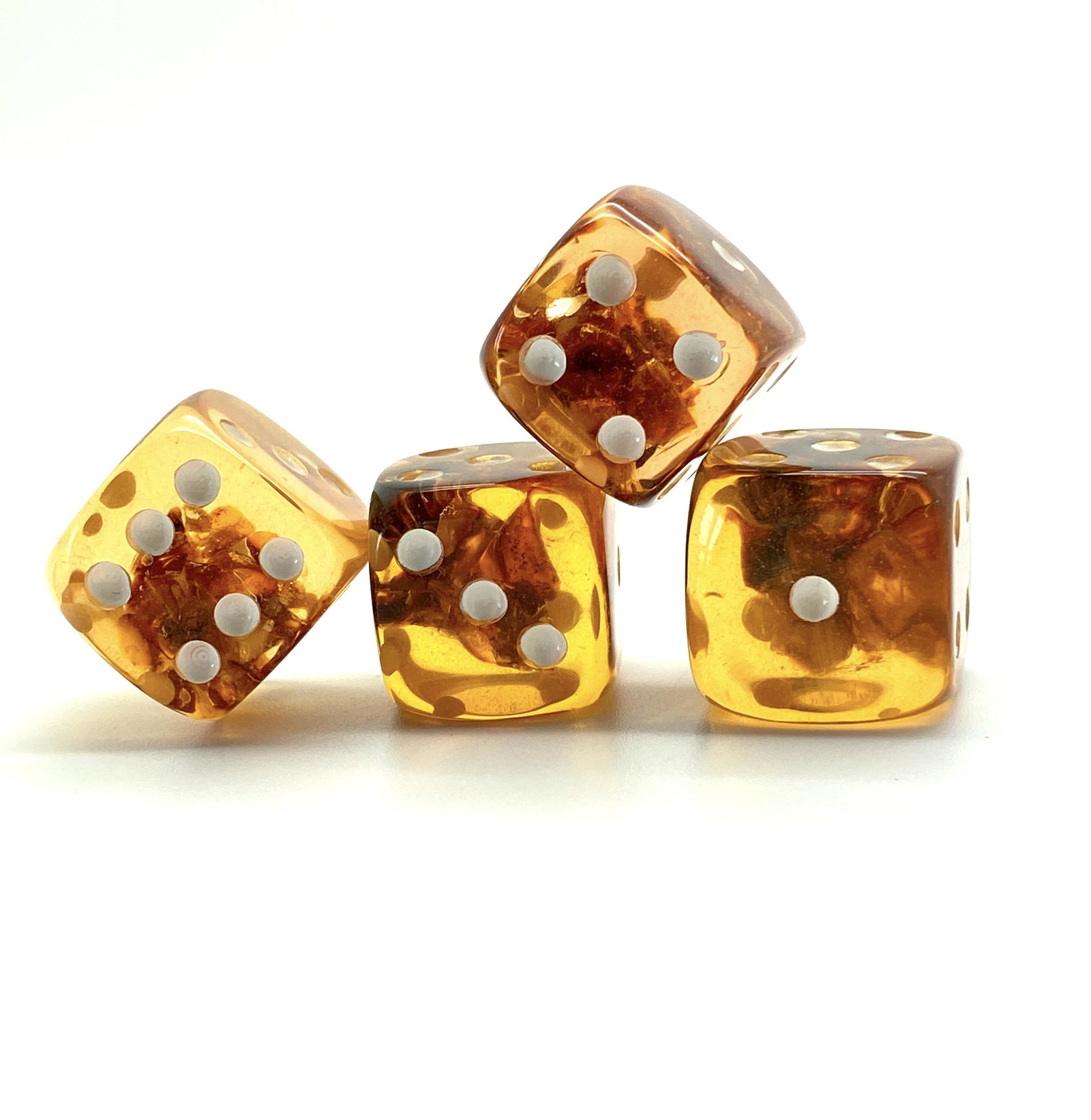 Stunning Amber Set of 4 Dices: Title: Stunning Amber Set of 4 Dices Metal: None Gemstone: Amber Weight: 34.8 g Size: Size: 19.6 x 19.6 x 19.6 mm Size: 0.772 x 0.772 x 0.772 inches Made of: Reconstituted Amber Additional Information