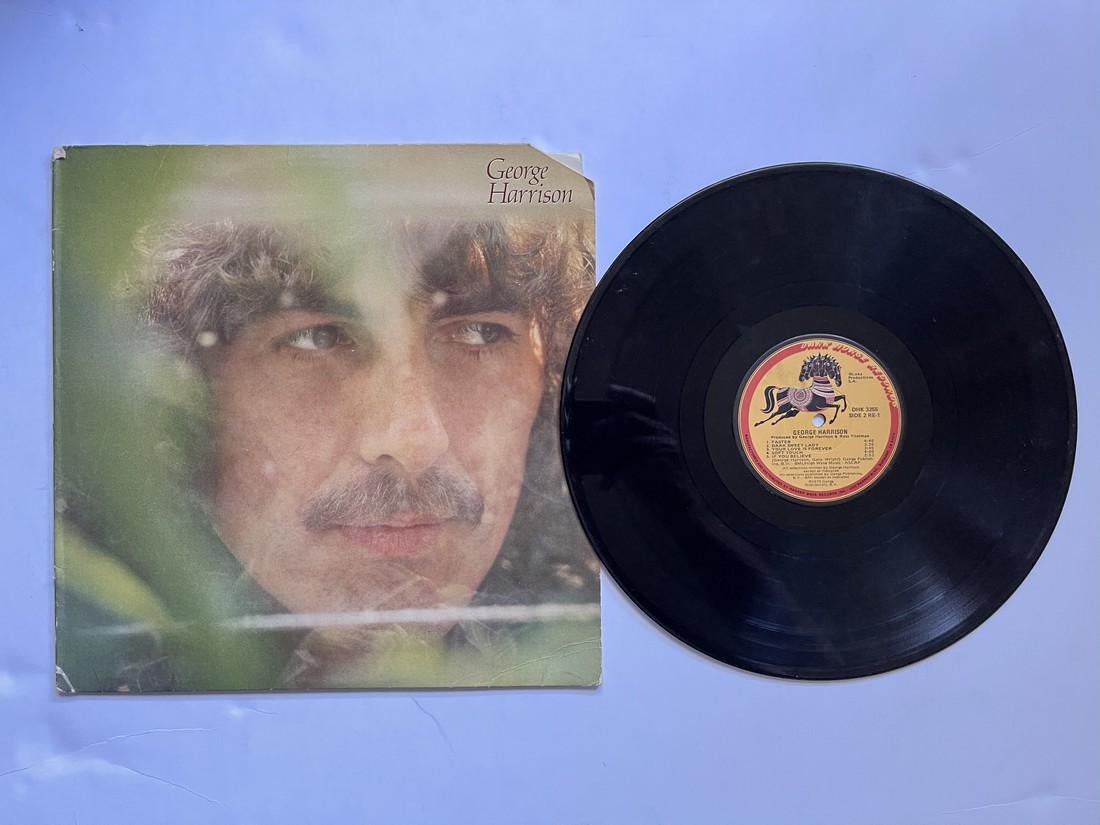 GEORGE HARRISON: Title: GEORGE HARRISON Additional Information: GEORGE HARRISON. DARK HORSE RECORDS Reserve: $10.00 Shipping: Domestic: Flat-rate of $10.00 to anywhere within the contiguous U.S. International: Foreign