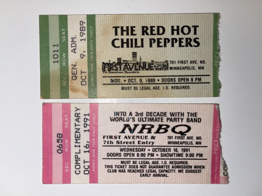 RED HOT CHILI PEPPERS TICKET STUB 1989: Title: RED HOT CHILI PEPPERS TICKET STUB 1989 Additional Information: RED HOT CHILI PEPPERS TICKET STUB 1989 Reserve: $8.00 Shipping: Domestic: Flat-rate of $5.00 to anywhere within the contiguous U.S
