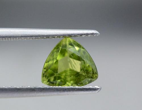 2.20 CT Stunning Natural Peridot Gemstone (1 of 6)