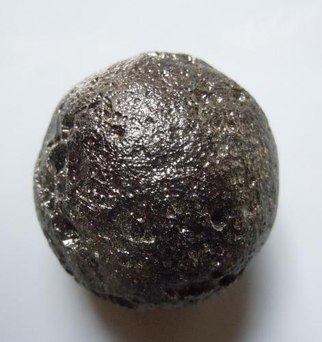 PHILIPPINITE TEKTITE - FROM METEORITE IMPACT: Title: PHILIPPINITE TEKTITE - FROM METEORITE IMPACT Origin: Paracale, Camarines Norte, Luzon, Philippines Size: 2x2x2 cm / 16 gram perfect round and glossy rizalite/philippinite tektite with ornamenta