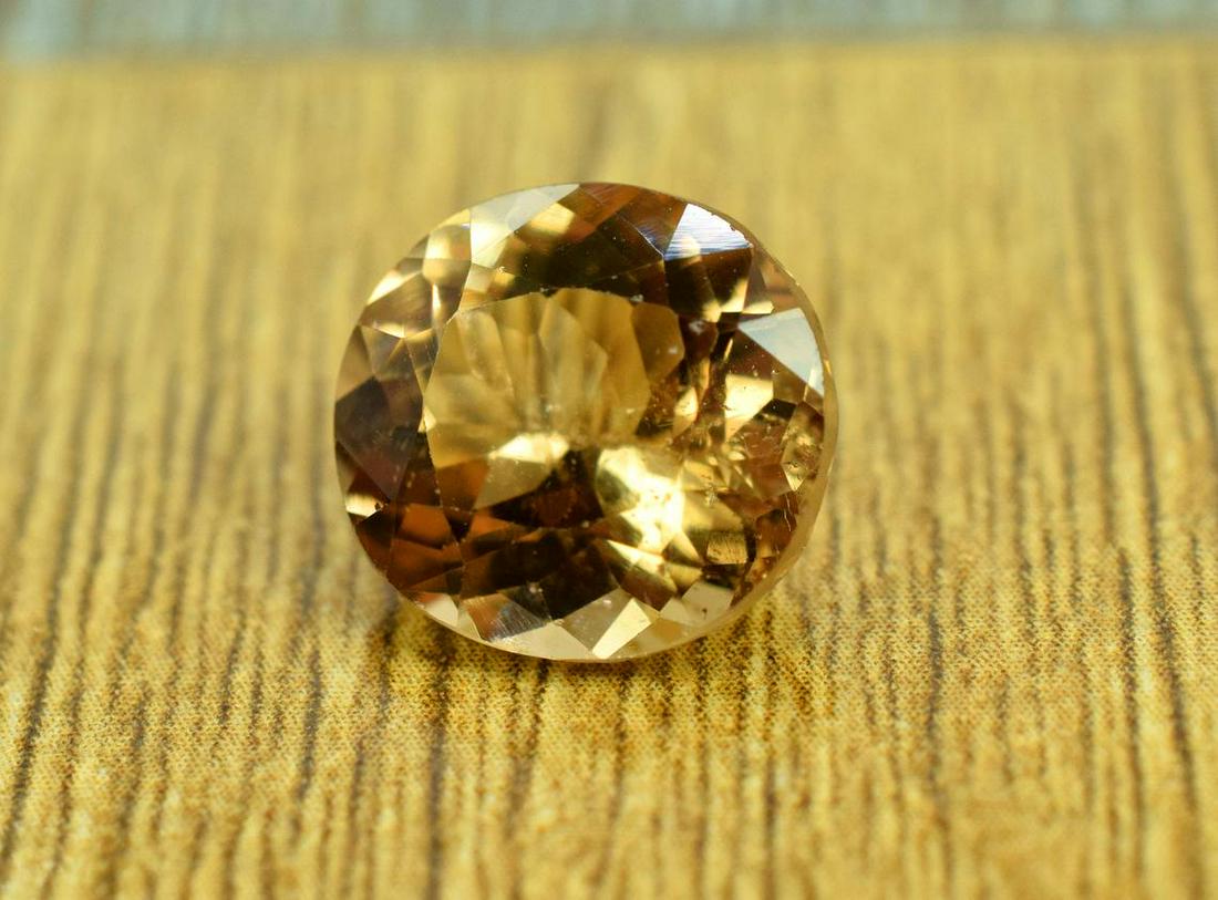 6.65 Carats Round Cut Champagne Color topaz loose: No Reserve! Materials: topaz Carat weight: 6.65 Description 6.65 Carats Round Cut Champagne Color topaz loose gemstone @Pakistan - weight : 6.65 Carats Dimensions : 11.5*11*07 mm treatment : heated Or