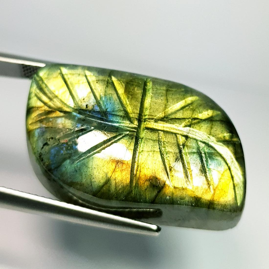 43.43 ct Natural Labradorite Fancy Flower Cabochon: No Reserve! Title: 43.43 ct Natural Labradorite Fancy Flower Cabochon Color/Clarity:IF / VVS Carat Weight: 43.43 Size/Dimensions: 30.50 x 17.50 x 9.00 Additional Information: Fancy / USA Shipping: Do