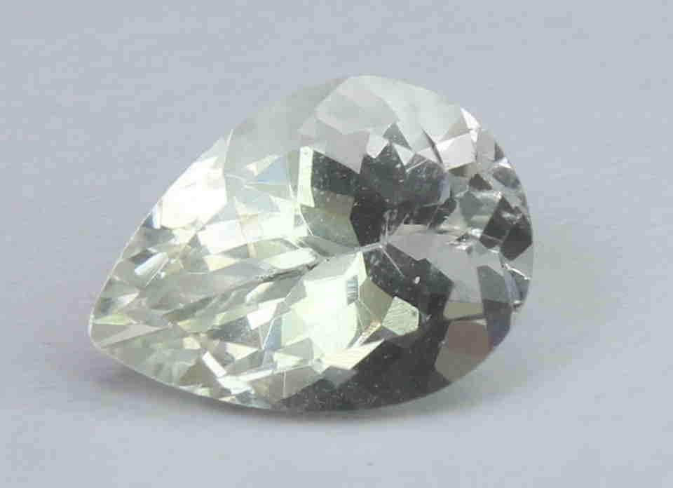 1.67 Ct Natural White beryl: No Reserve! Gemstone : Natural White berylOrigin : BrazilWeight : 1.67 CaratDimensions : 9.7x7x4.8 mmShape : Pear CutColor : ColorlessTreatment : No TreatmentTransparency : TransparentClarity : No vis