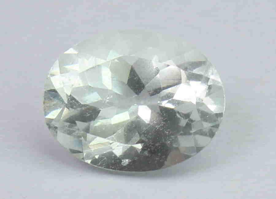 1.59 Ct Natural White beryl: No Reserve! Gemstone : Natural White berylOrigin : BrazilWeight : 1.59 CaratDimensions : 8.7x6.8x4.8 mmShape : Oval CutColor : ColorlessTreatment : No TreatmentTransparency : TransparentClarity : No v
