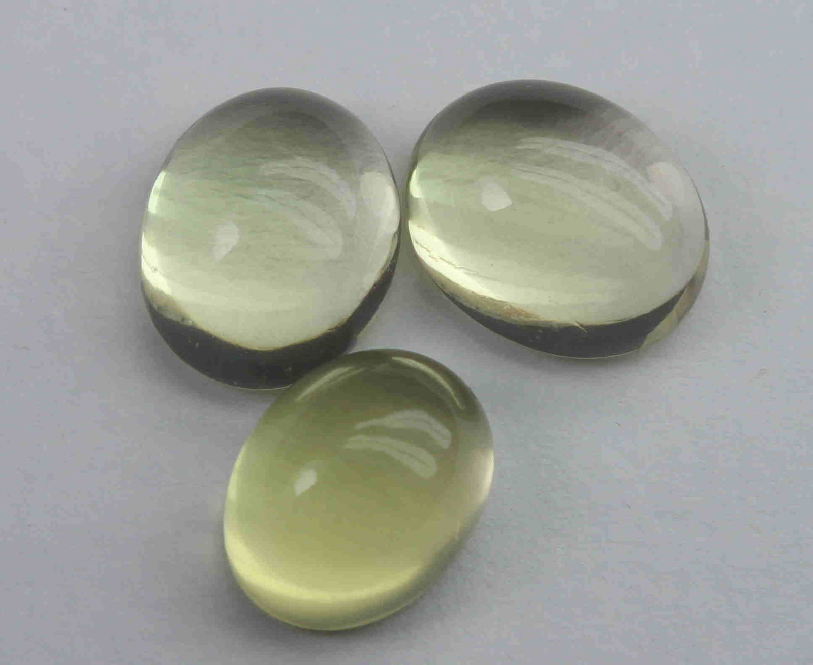 11.35 Ct Natural Lemon Quartz Lot: No Reserve! Natural Lemon QuartzWeight : 11.35 CaratsDimensions : 11x9x5.3 mm , 10.9x8.9x5.3 mm , 10.4x8x6 mmShape : Oval CabochonNumber of Stone : 3Colour : Greenish Yellow Origin : AfricaTransparenc