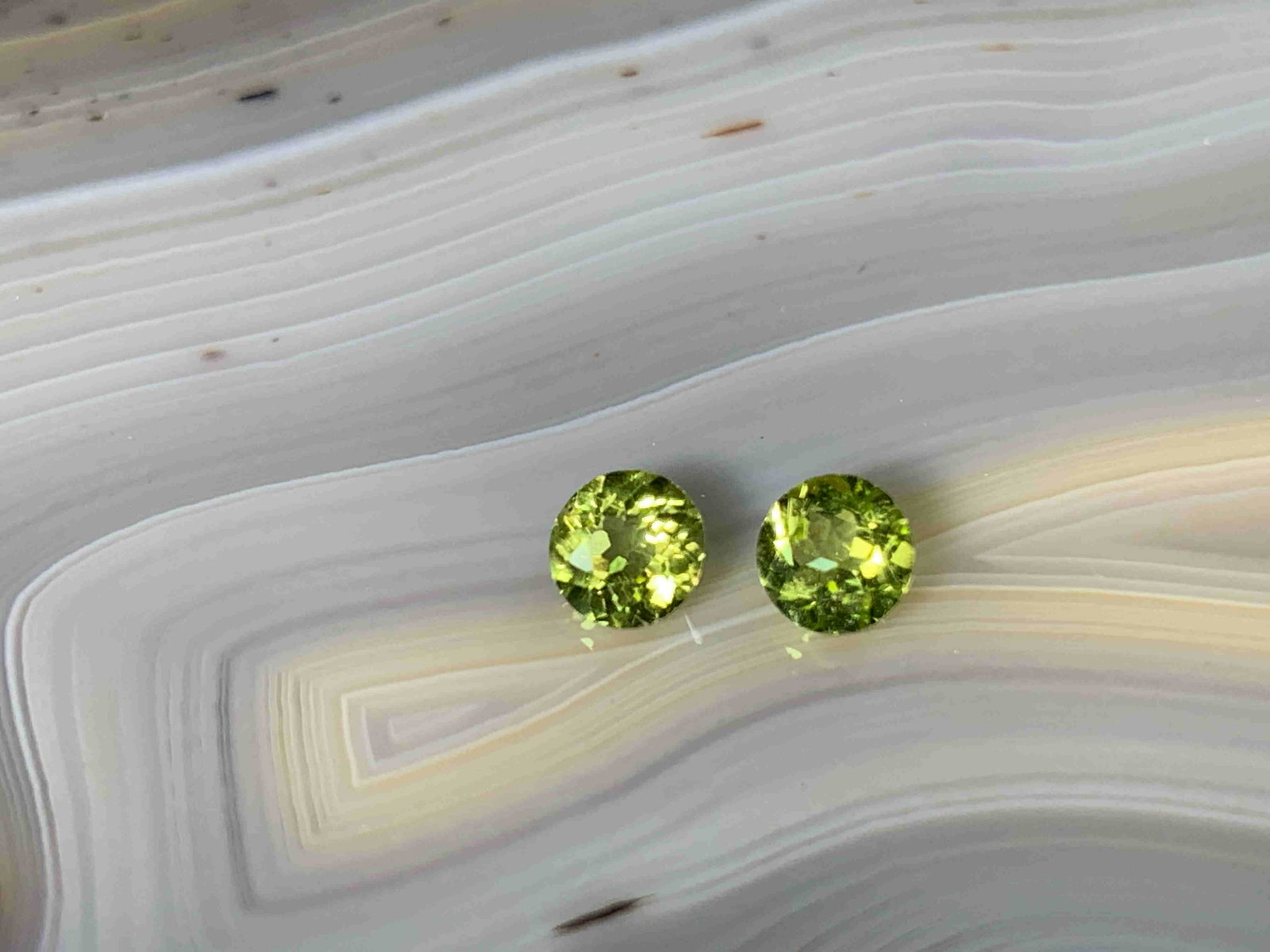 Peridot Round Pair 1.07 Carats Loose Gemstones: No Reserve! Title: Peridot Round Pair 1.07 Carats Loose Gemstones Size: 4mm Shipping: Domestic: Flat-rate of $7.00 to anywhere within the contiguous U.S. International: Foreign shipping rates are dete