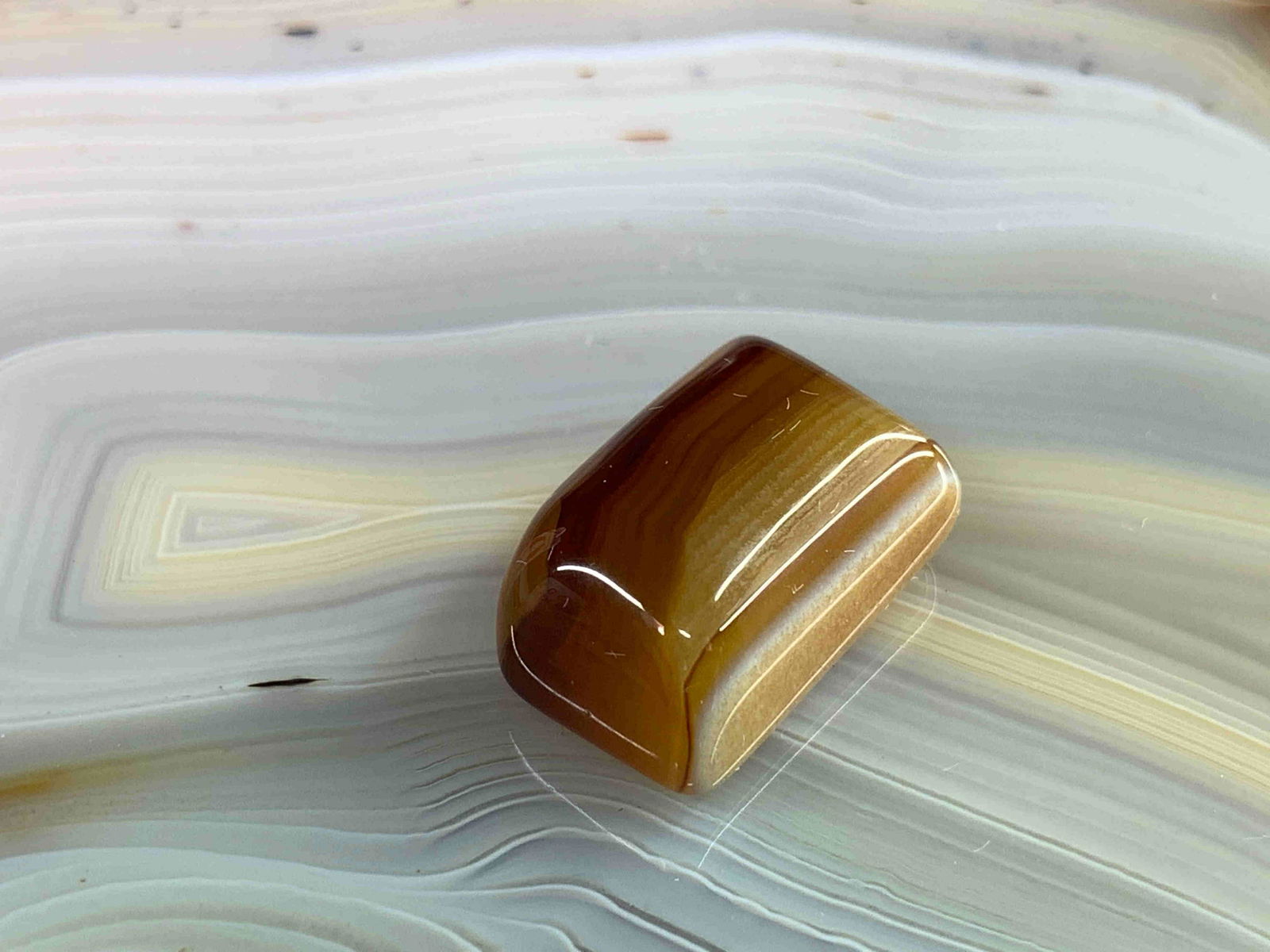 Agate Square Cabachon 24.05 Carats Loose Gemstone: No Reserve! Title: Agate Square Cabachon 24.05 Carats Loose Gemstone Size: 20mmx13mm Shipping: Domestic: Flat-rate of $7.00 to anywhere within the contiguous U.S. International: Foreign shipping rates