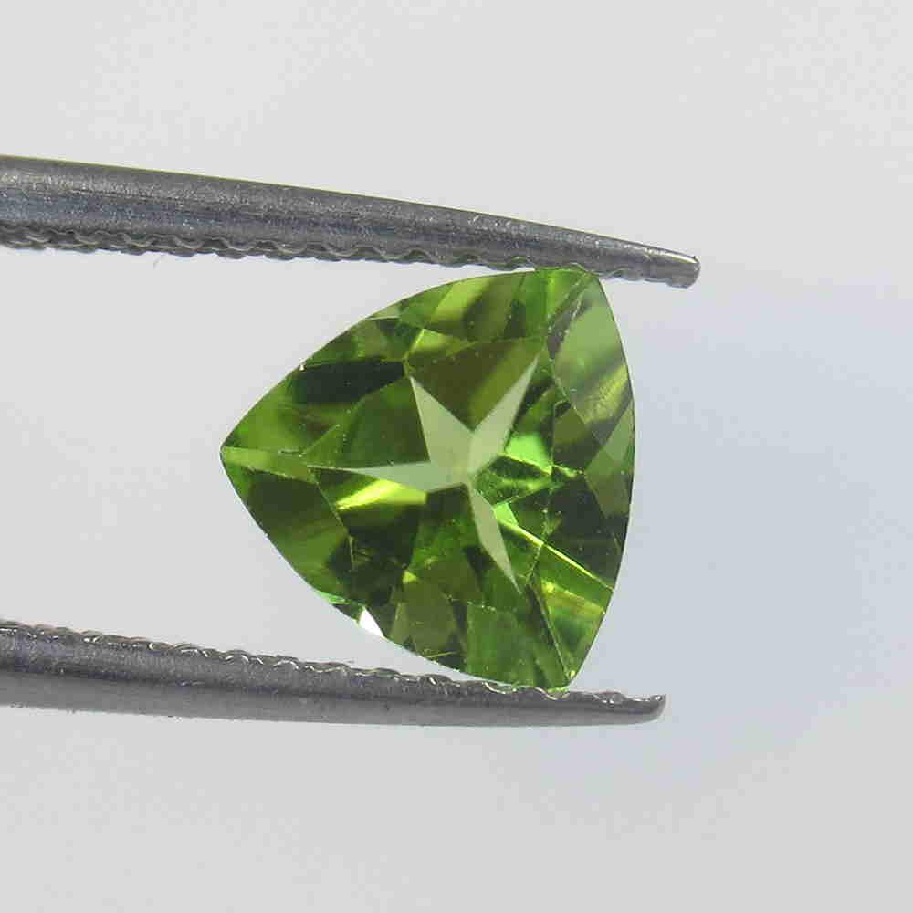 0.91 Ctw Natural Pakistan Peridot Trillion Cut: No Reserve! Title: 0.91 Ctw Natural Pakistan Peridot Trillion Cut Color/Clarity: VVS Gemstone:Peridot Carat Weight: 0.91 Size/Dimensions: 6.90 x 6.90 x 3.50 mm Additional Information: Top Class Luster