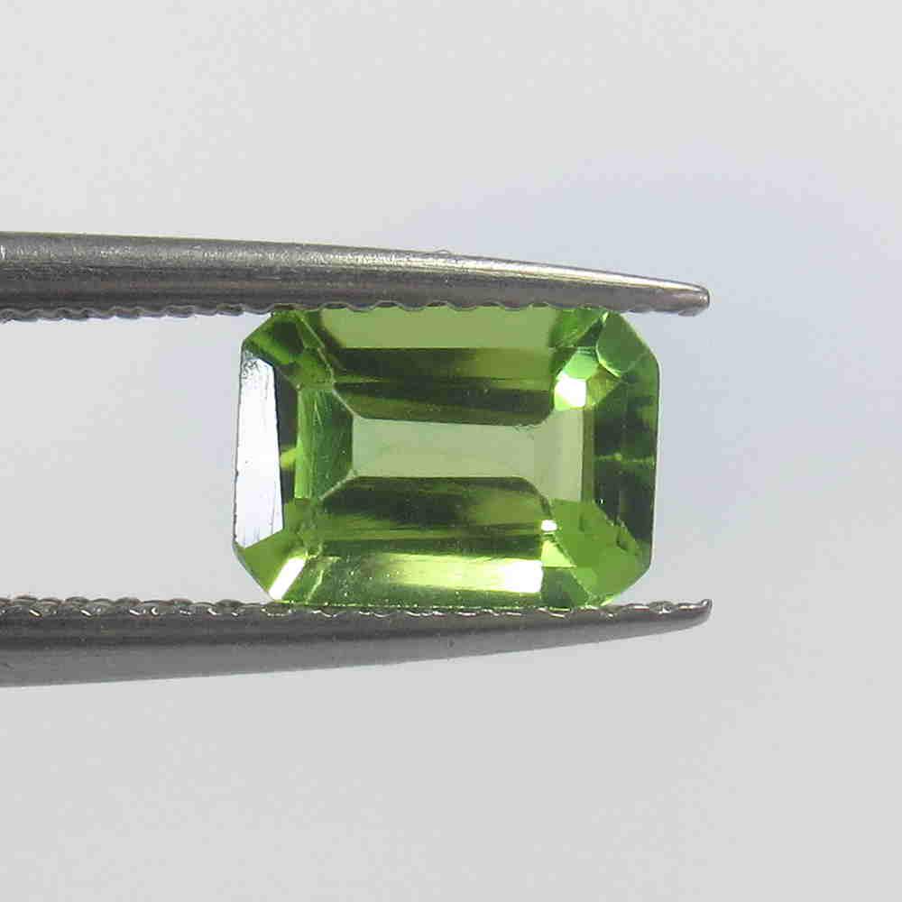 1.00 Ctw Natural Pakistan Peridot Octagon Cut: No Reserve! Title: 1.00 Ctw Natural Pakistan Peridot Octagon Cut Color/Clarity: VVS Gemstone:Peridot Carat Weight: 1 Size/Dimensions: 7.00 x 5.10 x 3.20 mm Additional Information: Top Class Luster / E