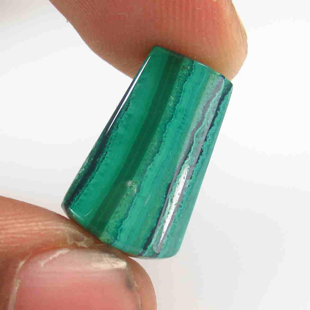 13.02 Ctw Natural Green Malachite Fancy Cab: No Reserve! Title: 13.02 Ctw Natural Green Malachite Fancy Cab Color/Clarity: Opaque Gemstone:Malachite Carat Weight: 13.02 Size/Dimensions: 17.70 x 10.70 x 5.30 mm Additional Information: Drilled Fan