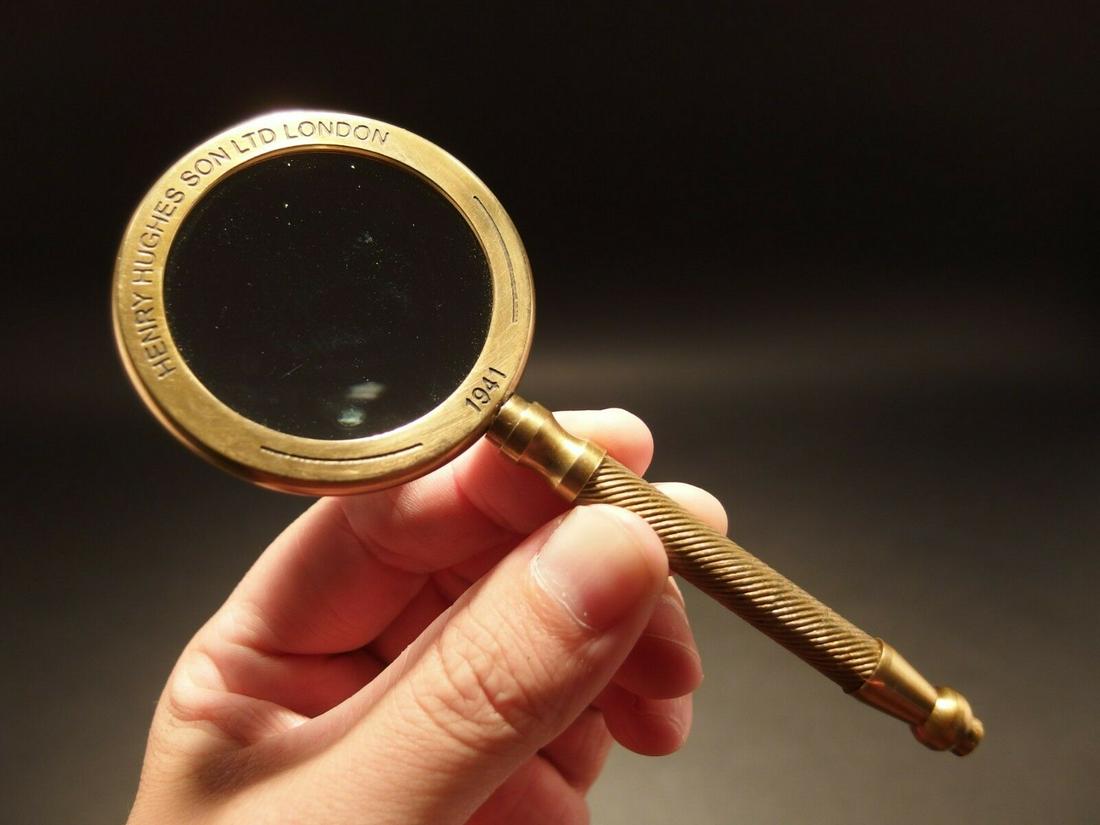 Brass Magnifying Glass "London 1941": 5 3/8" Long x 2 1/4" Wide Wonderful reproduction vintage brass magnifying glass. Around the edge of the magnifying glass it says "Henry Hughes Son ltd London 1941". Nice heavy quality piece all solid 