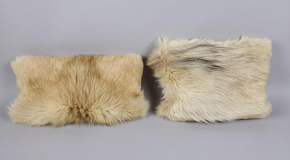 PAIR OF BEIGE FOX FUR PILLOWS: Title: PAIR OF BEIGE FOX FUR PILLOWS Dimension: Pillow size: 42x22cm/16.53x8.66in;40x27cm/15.74x10.62in; pillows repurposed from vintage fur coats, perfect for house decoration or pets bedding; pillow
