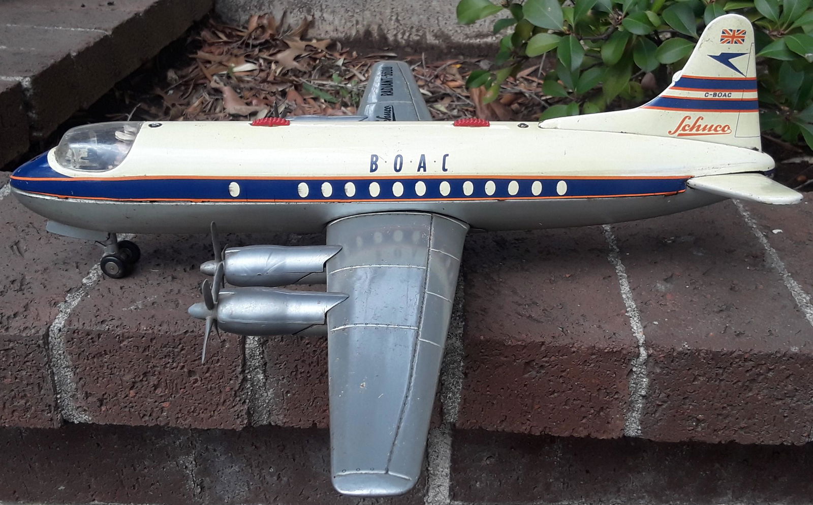 Schuco Radiant 5600 BOAC , the very much sought after (1 of 5)