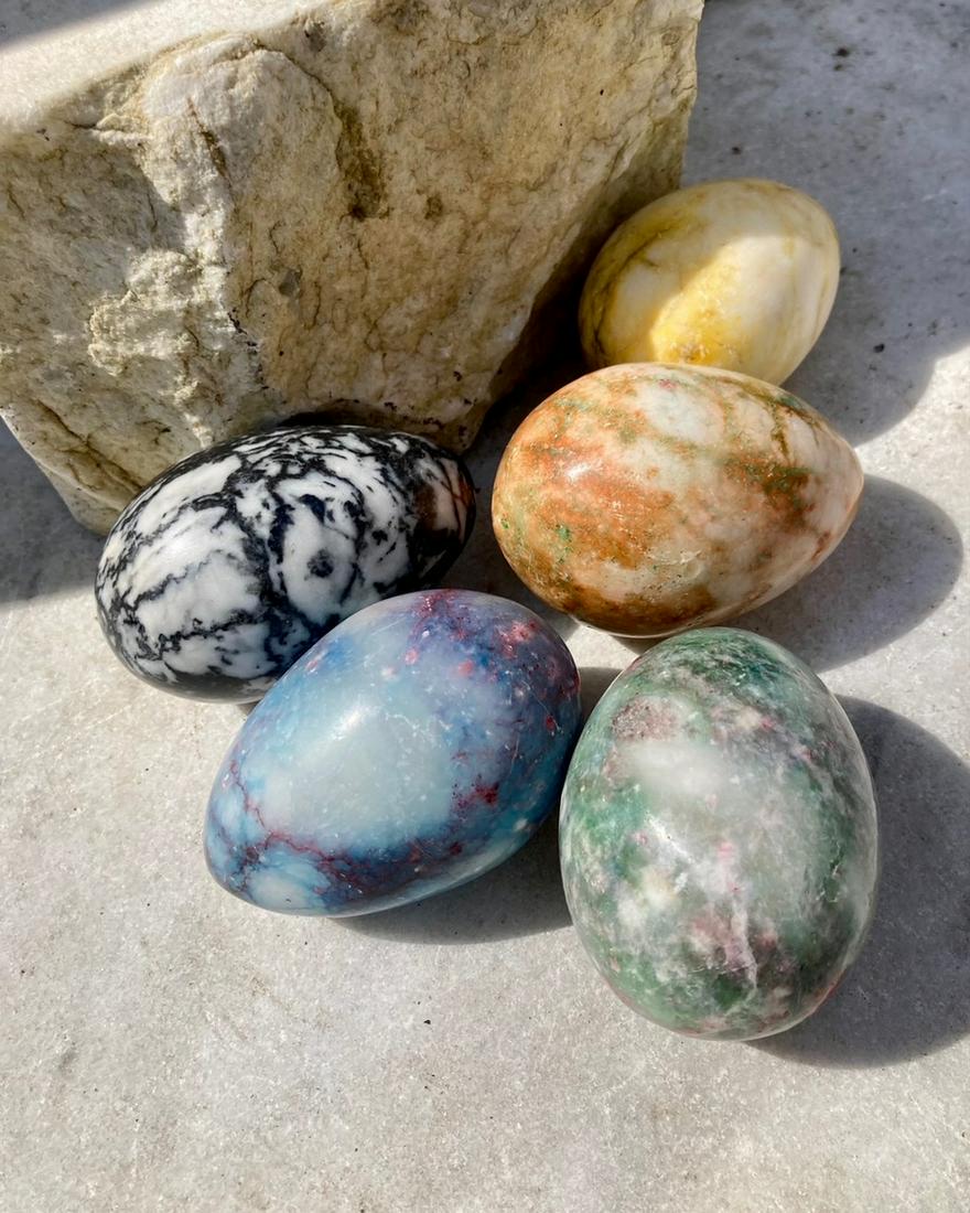 Five Colorful Jumbo Alabaster Eggs C1930 (1 of 2)