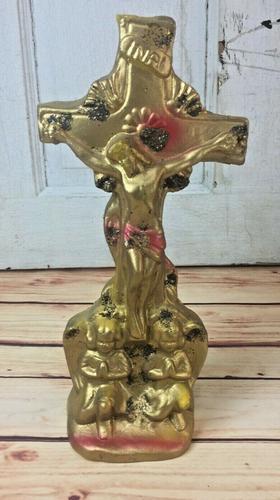 OLd Carnival Chalkware CRUCIFIX Christ w Angels at feet (1 of 7)