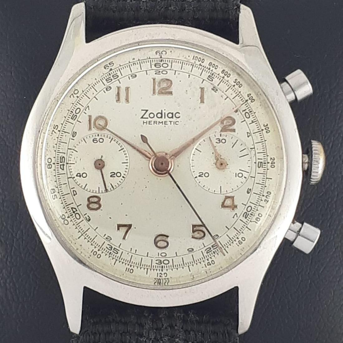 Zodiac - Vintage Chronograph - Men - 1950-1959: Brand: Zodiac Model: Vintage Chronograph Gender: Men Period: 1950-1959 Movement: Mechanical hand winding Case material: Steel Extras: Box Type: Analogue wristwatch Shipped Insured: Yes Co