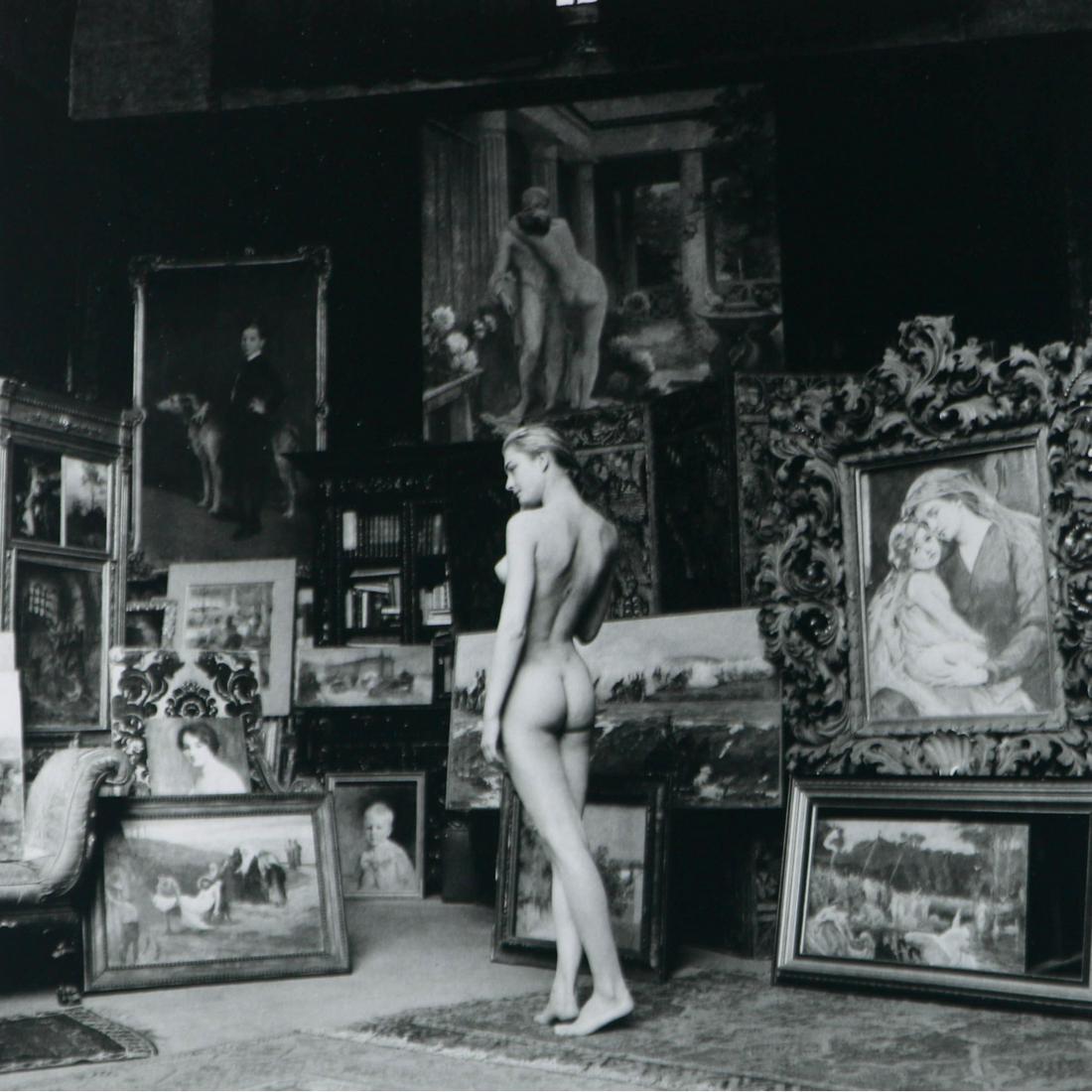 JEANLOUP SIEFF - Kitsch Nude, Paris, 1956: Artist: JEANLOUP SIEFF Kitsch Nude, Paris, 1956 Medium: Sheet-Fed Gravure Printing Date: 1980's Printed in France Image Size approx: 7.5 x 7.25 inches Jeanloup Sieff (1933-2000) was a French photograp