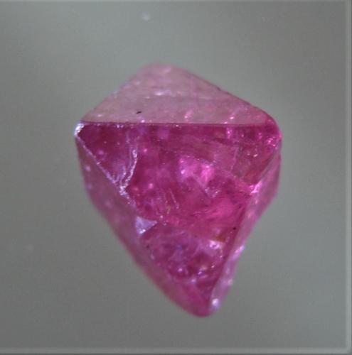 3.35 CT BI-PYRAMIDAL RUBY CRYSTAL - UNTREATED (1 of 7)