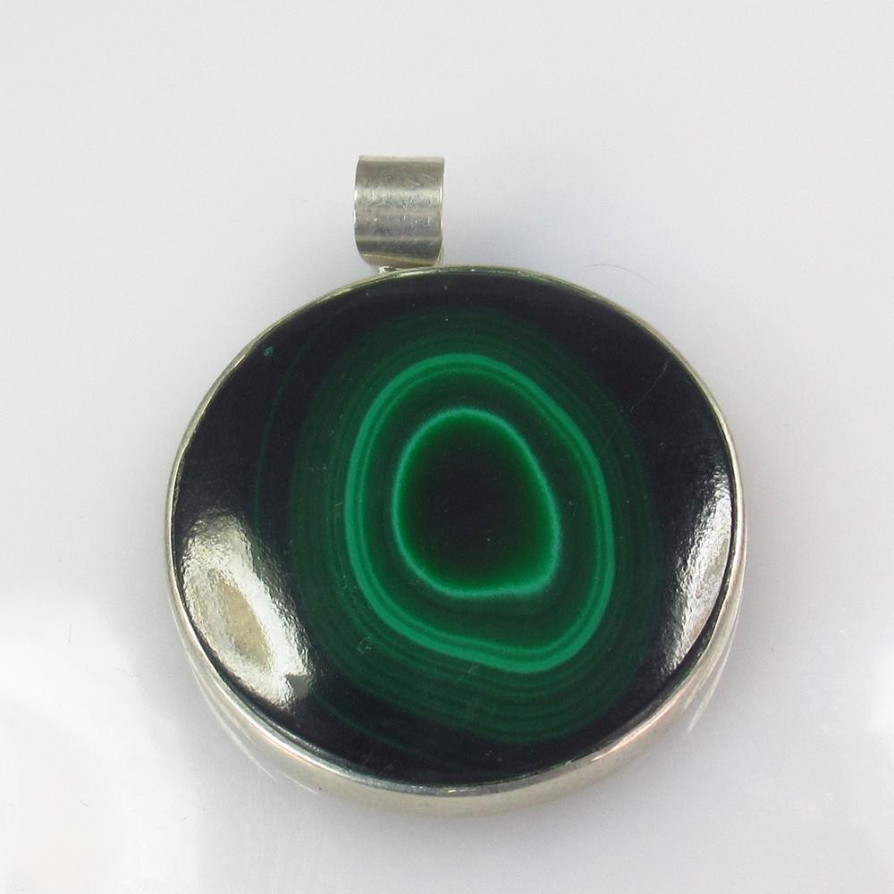 57.51 Ct Natural Malachite With Pendant: No Reserve! Title: 57.51 Ct Natural Malachite With Pendant Stone Clarity: Opaque Gemstone: Natural Malachite Carat Weight: 57.51 Size/Dimensions: 32.00 x 31.00 x 3.50 mm Additional Information: Excell