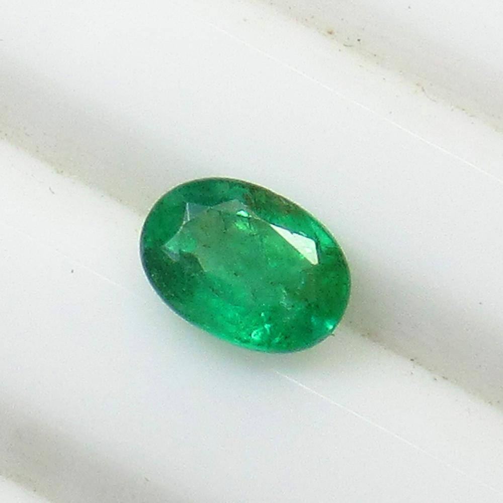 0.90 Ct Natural Zambian Emerald Oval Cut (1 of 2)
