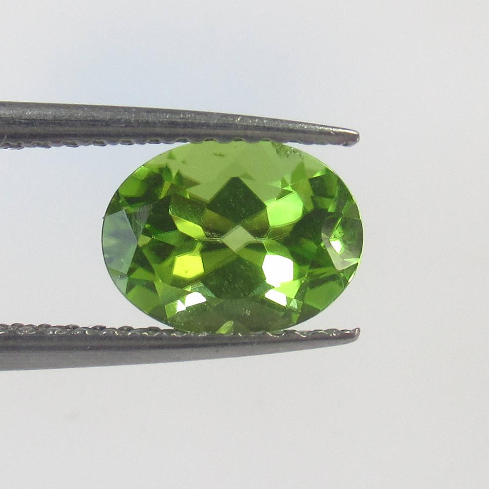 1.48 Ct Natural Peridot Oval Cut: No Reserve! Title: 1.48 Ct Natural Peridot Oval Cut Stone Clarity: VVS Gemstone: Natural Peridot Carat Weight: 1.48 Size/Dimensions: 8.10 x 6.20 x 4.30 mm Additional Information: Top Class Luster / Ex