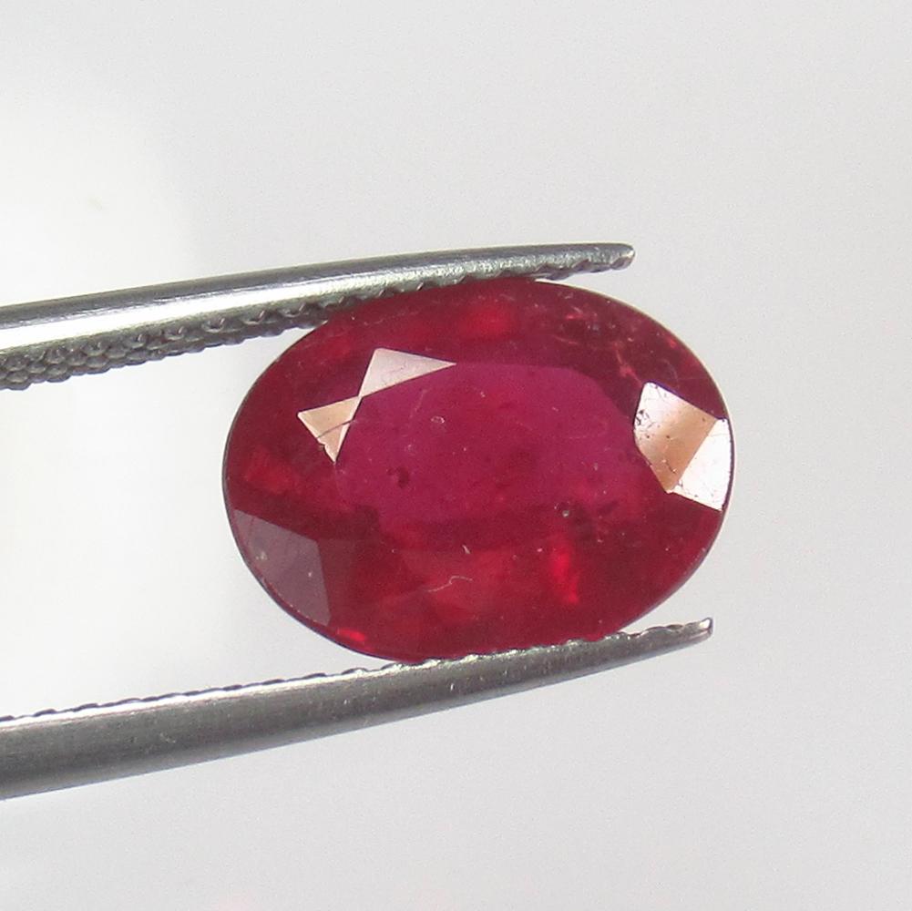 3.91 Ct Natural Red Ruby Oval Cut (1 of 3)