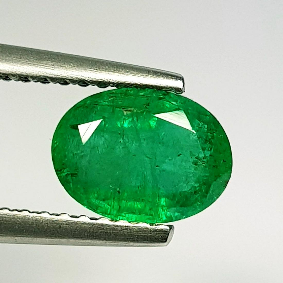 Natural Emerald Oval Cut 1.31 ct (1 of 4)