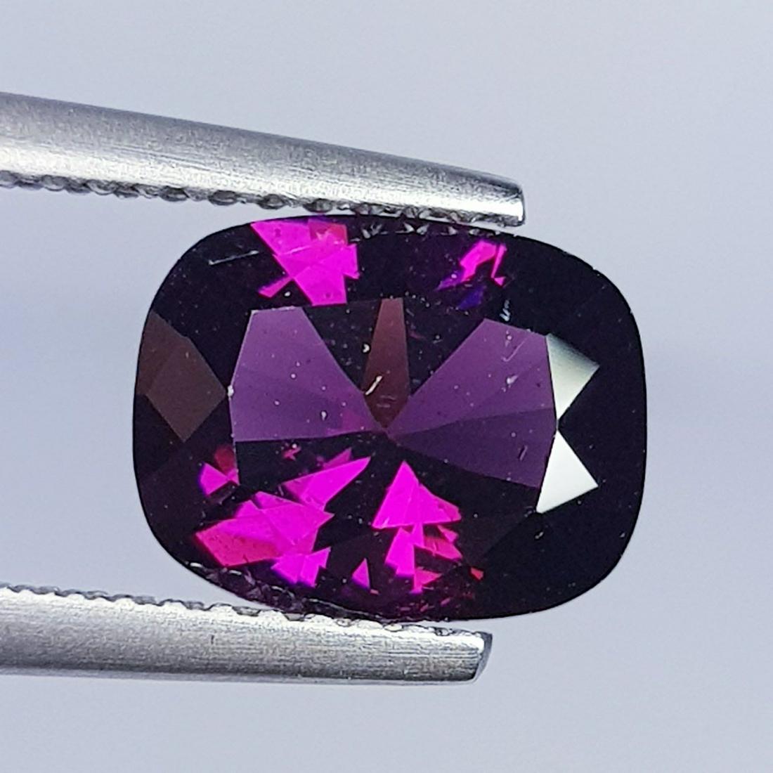 Natural Rhodolite Garnet Oval Cut 2.48 ct: No Reserve! Title: Natural Rhodolite Garnet Oval Cut 2.48 ct Color/Clarity: VVS - VS Carat Weight: 2.48 Dimensions: 9.20 x 7.10 x 4.40 Additional Information: Oval - Burma Shipping: Domestic: Flat-ra