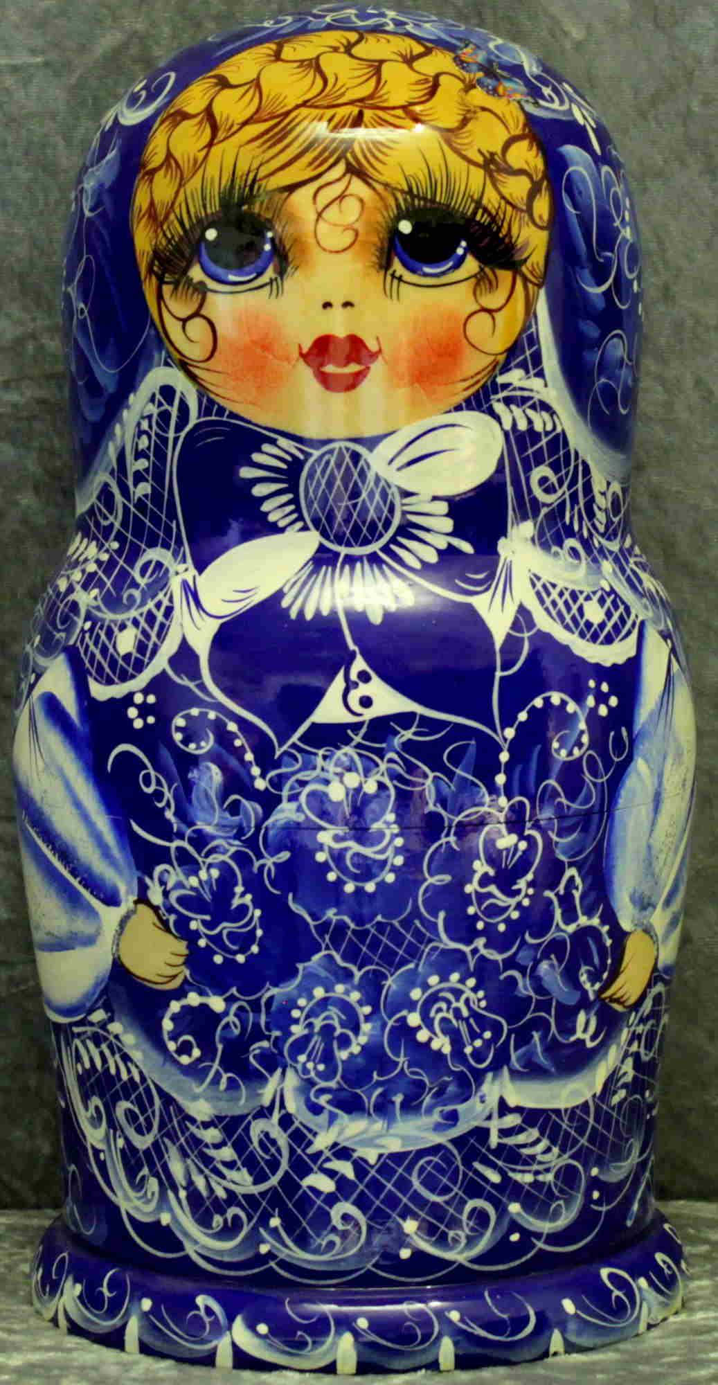 Matreshka, nesting doll (1 of 3)